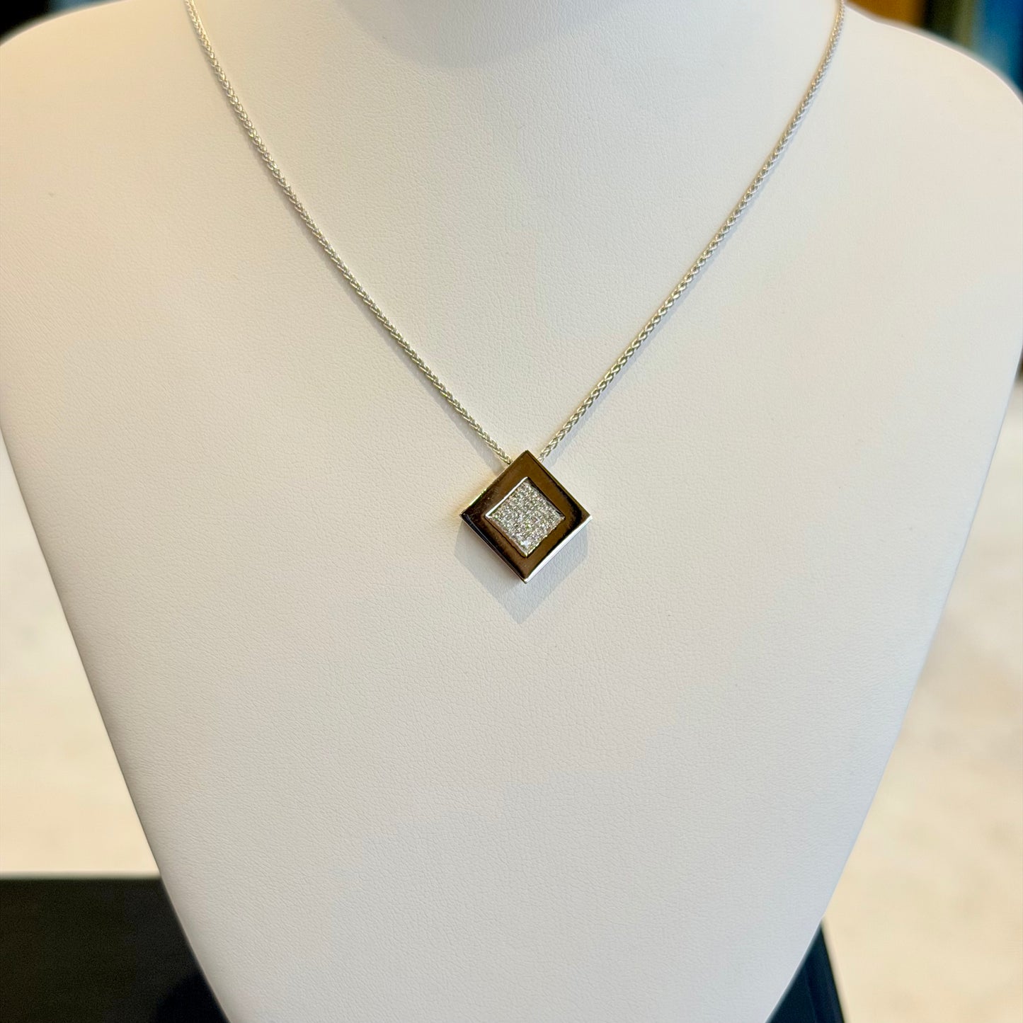 Collana Quadrato Astrale