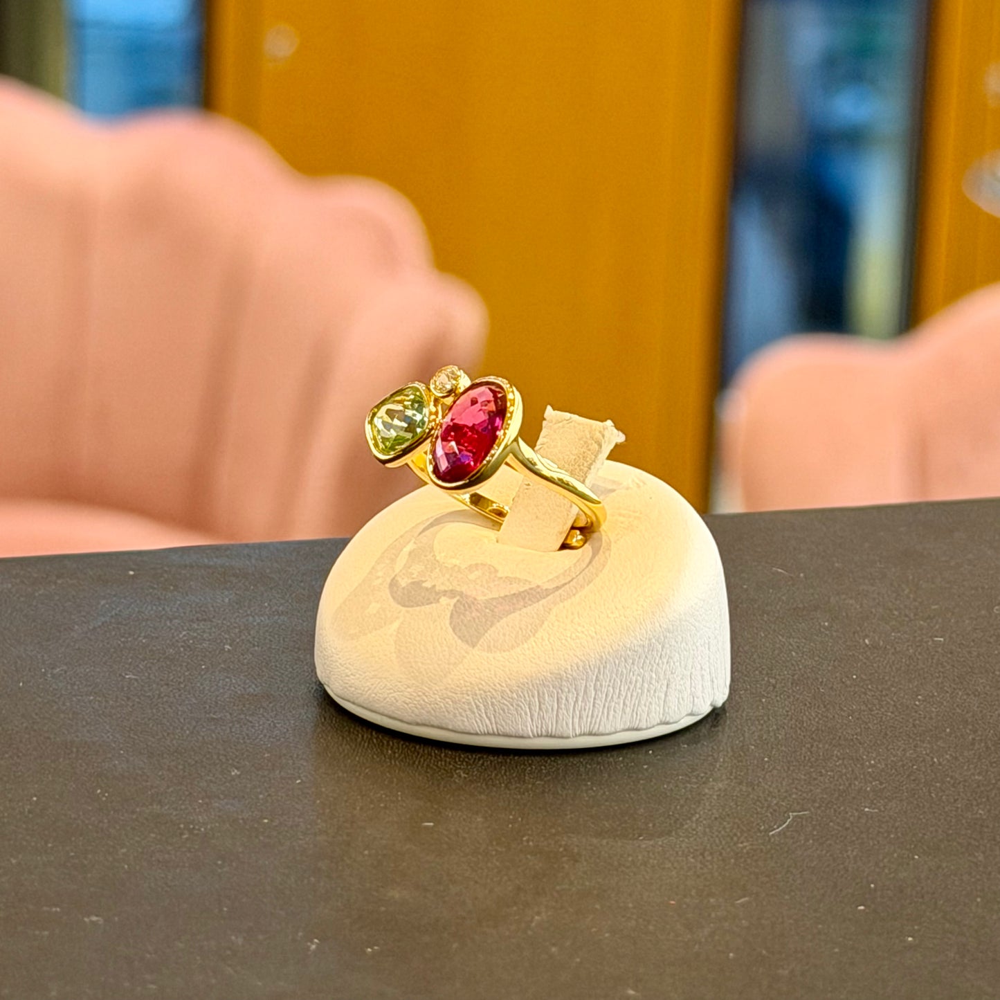 Anello Contrarié Color Mix Peridoto & Rubino