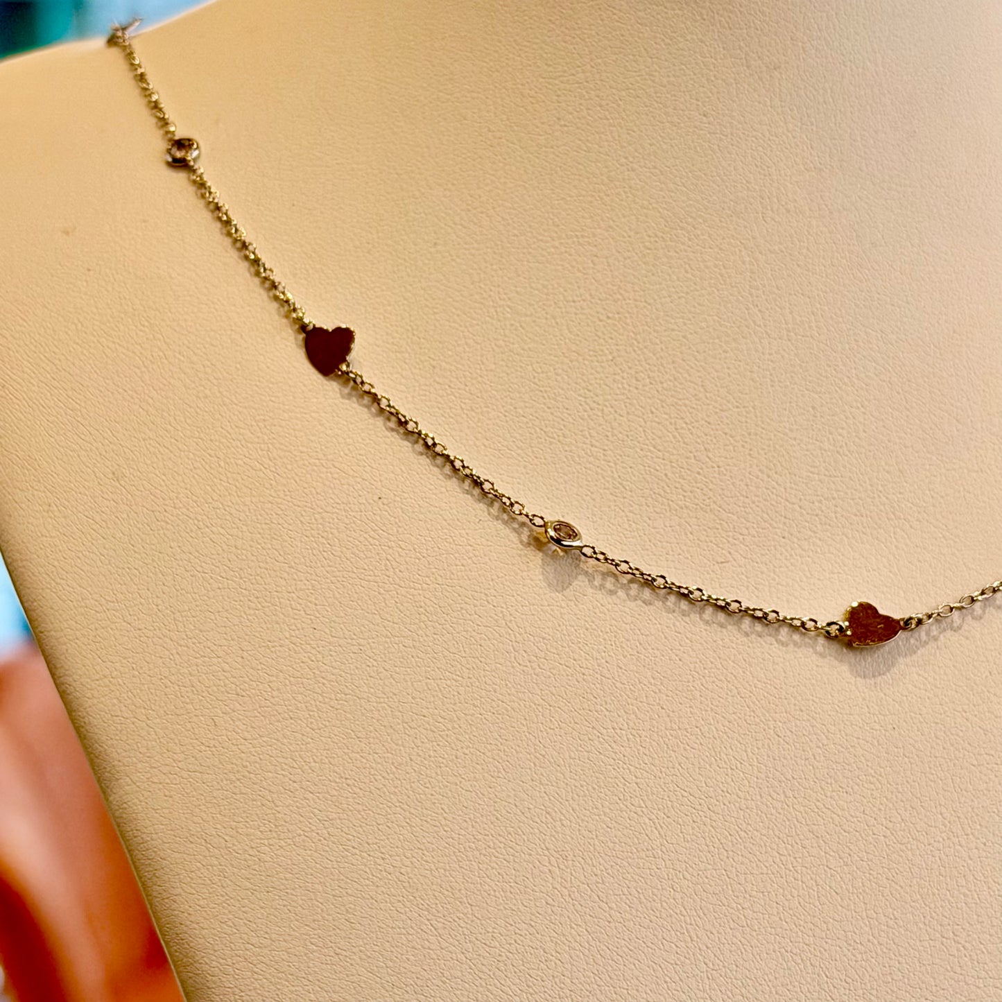 Girocollo in Oro Bianco 18kt con Cuori e Zirconi Intervallati