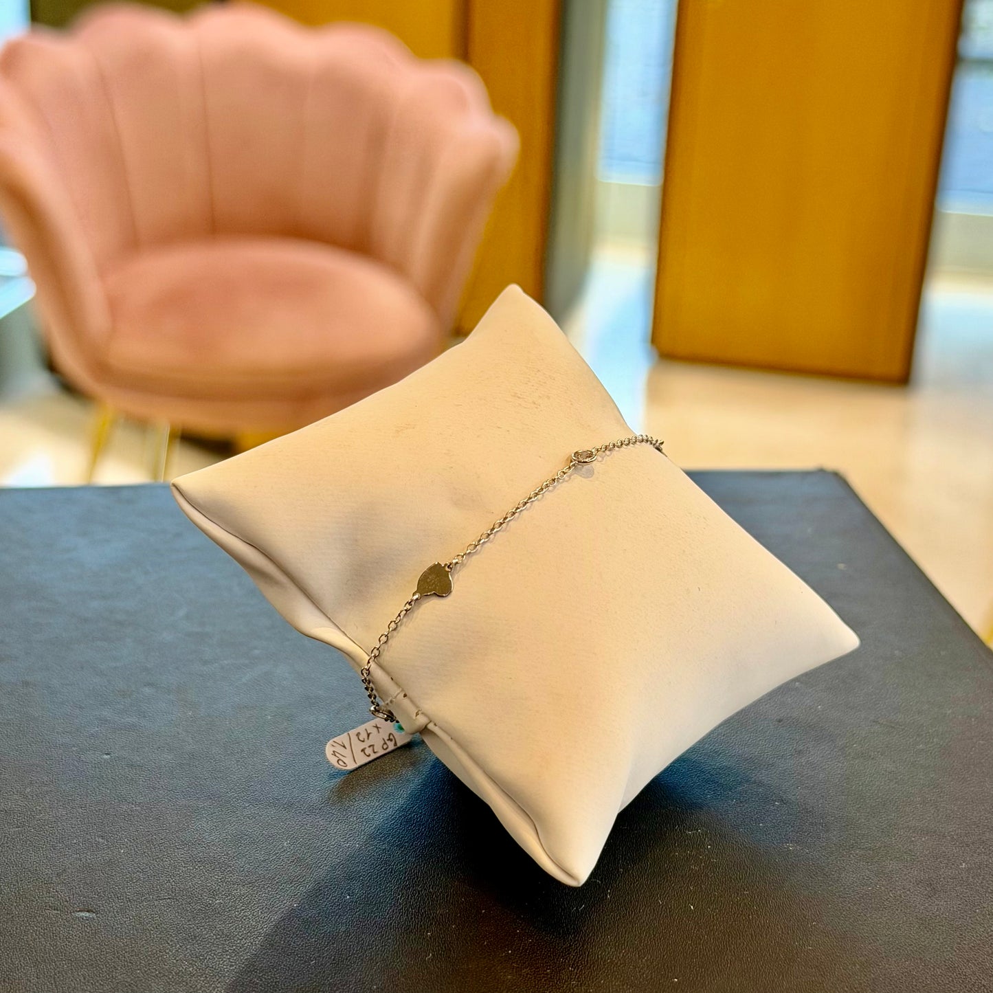 Bracciale in Oro Bianco 18kt con Cuori e Zirconi Intervallati