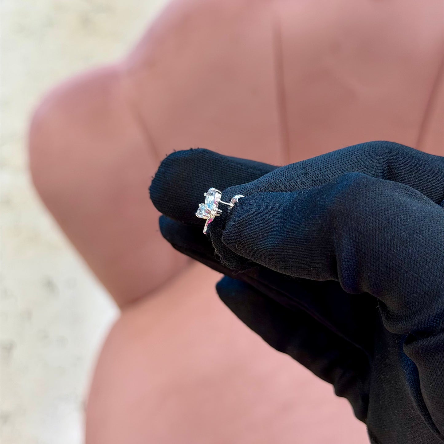 Orecchini a Lobo in Oro Bianco 18kt con Farfalle in Topazio Azzurro e Zircone