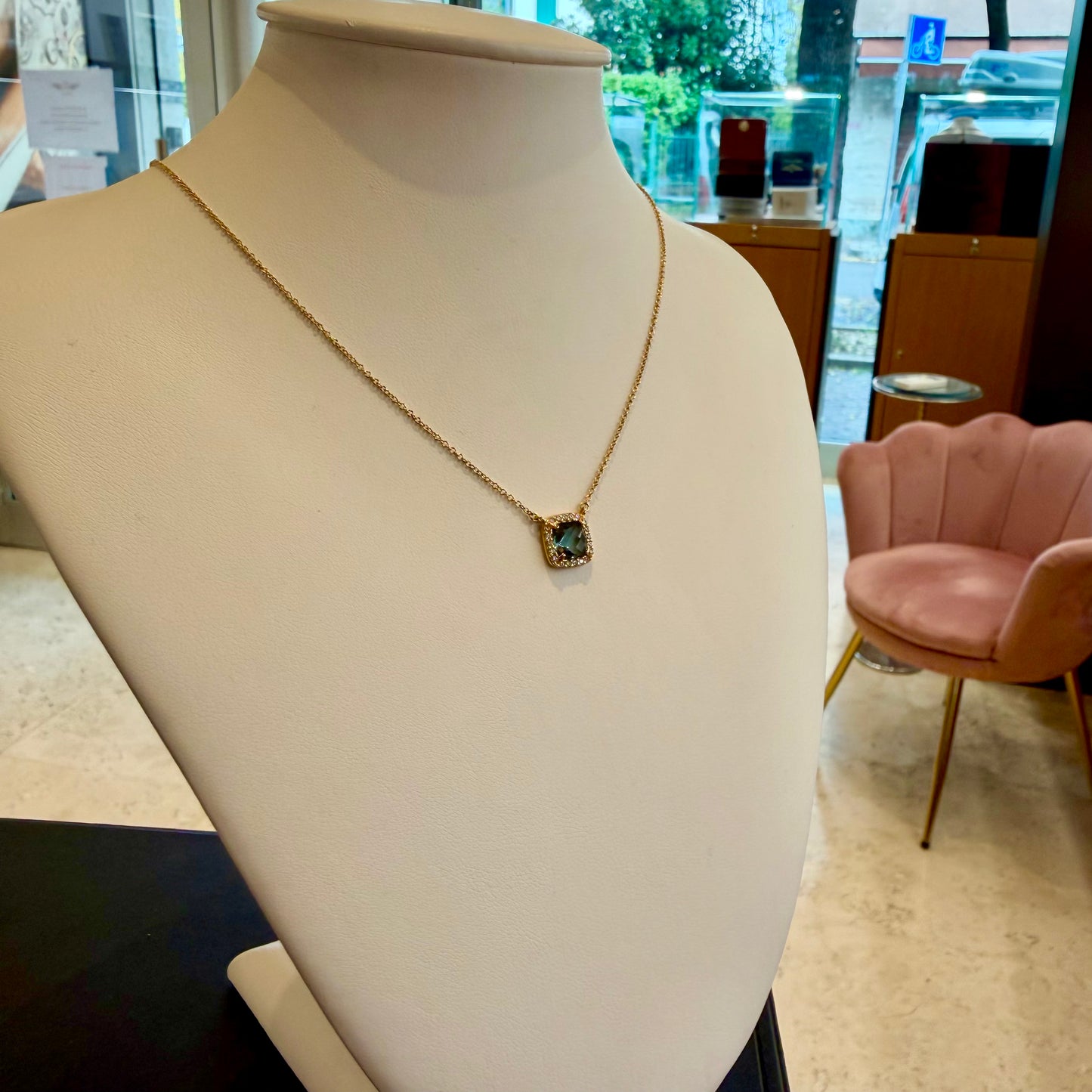 Dettaglio Chiusura Girocollo in Oro Giallo 18kt