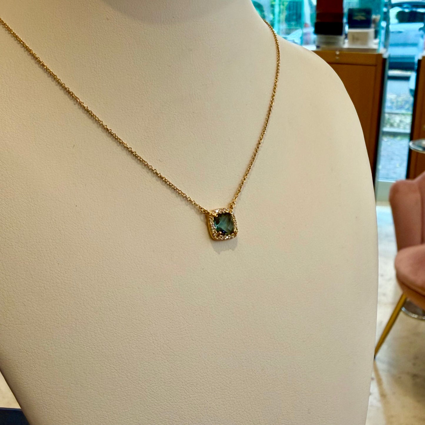 Dettaglio Chiusura Girocollo in Oro Giallo 18kt