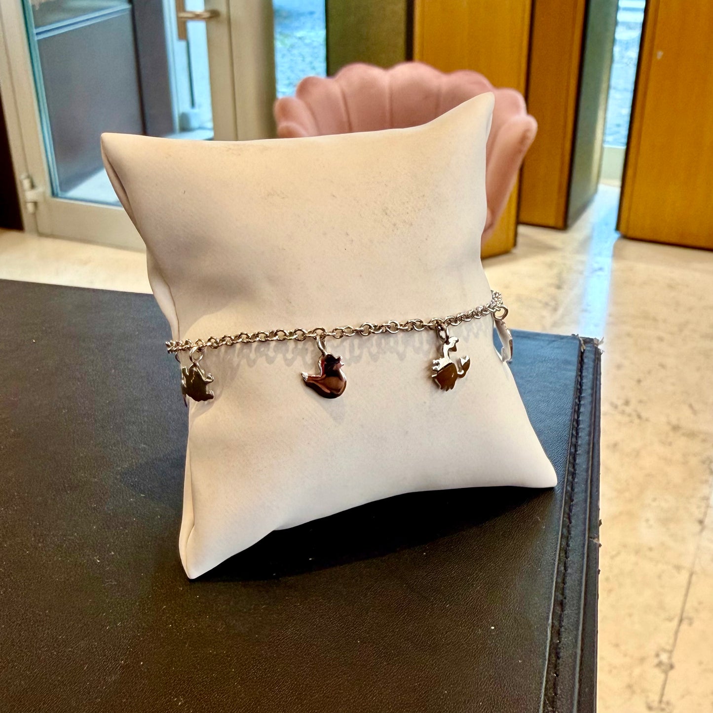 Bracciale in Oro Bianco 18kt con Charm Pendenti
