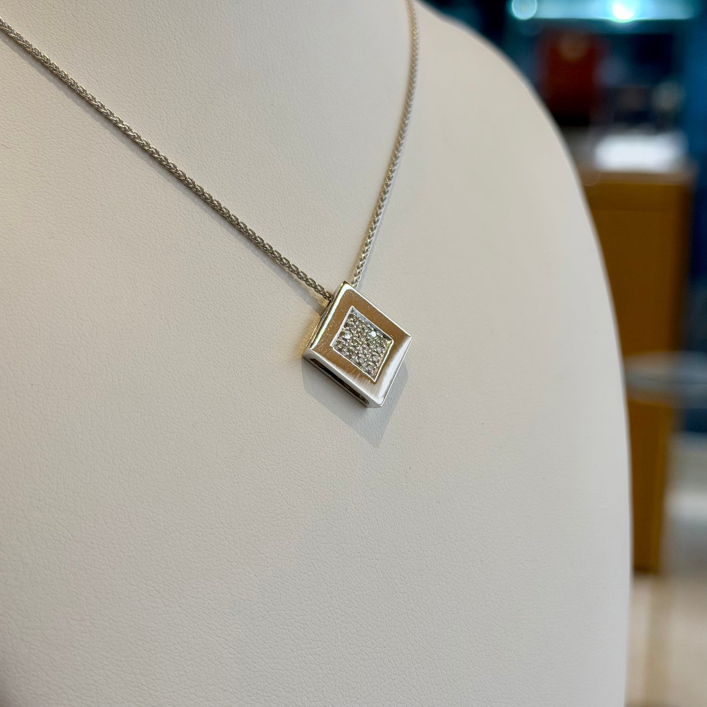 Collana Quadrato Astrale